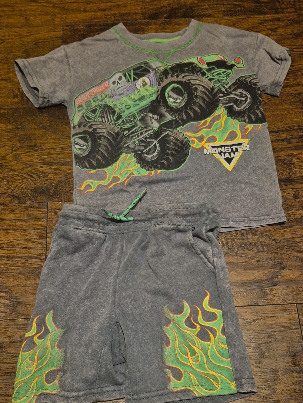 Monster Jam Boys' Gray Grave Digger Tee & Shorts Set - Green Accent